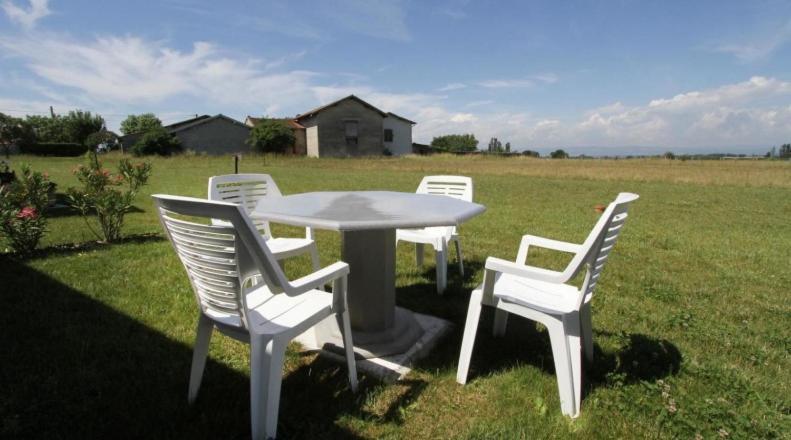 Les Gites Des Noyerettes Besayes Exterior photo